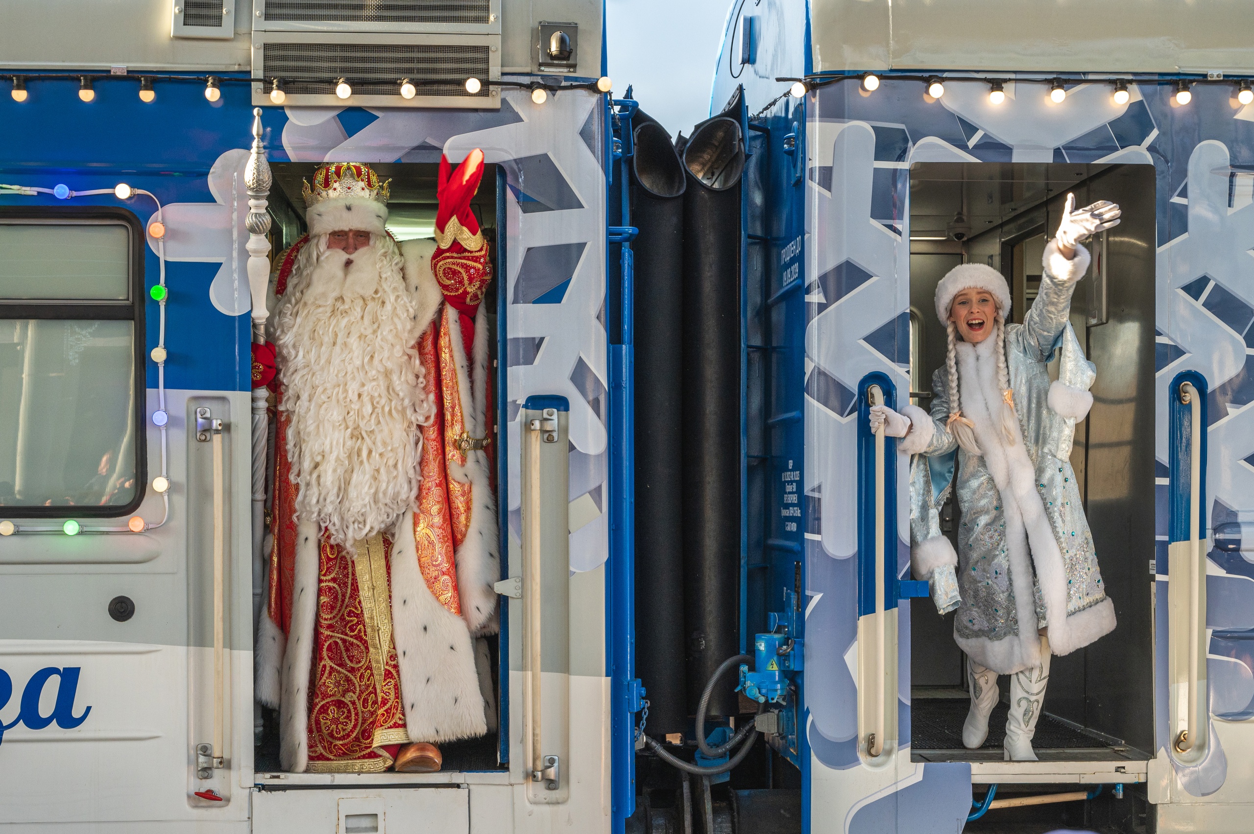 Дед мороз остановка. Поезд Деда Мороза 2023-2024. Поезд Деда Мороза 2023 Москва. Поезд Деда Мороза из Великого Устюга. Поезд Деда Мороза 2022 Оренбург.